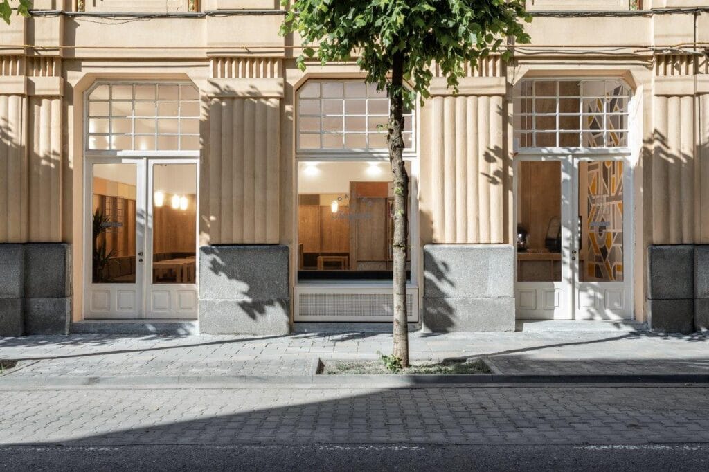 112 Coffee House str. George Enescu